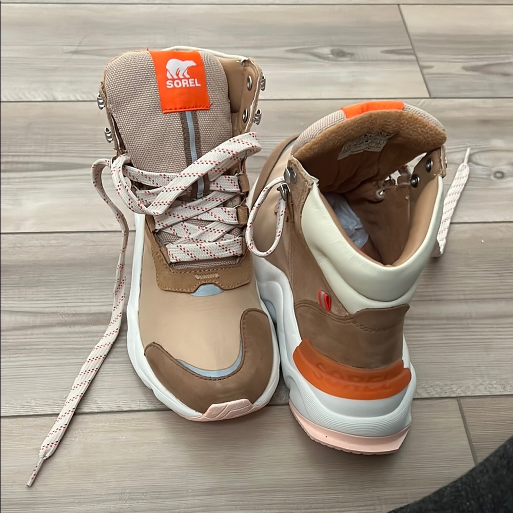 Sorel Tan and Orange Winter boots NEVER WORN. waterproof size 7.5